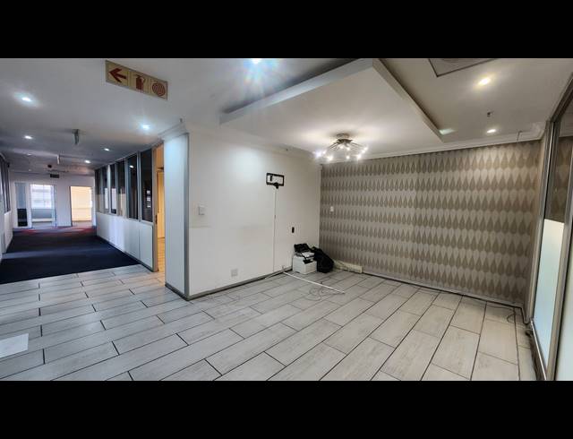 325M² OFFICE TO LET IN FOURWAYS